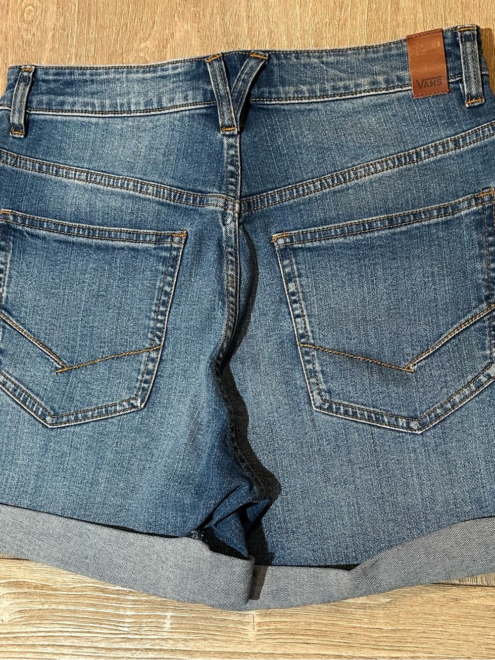 Vans High-Waisted Cuffed Denim Shorts Medium Wash Blue Size 28 - Picture 2 of 6